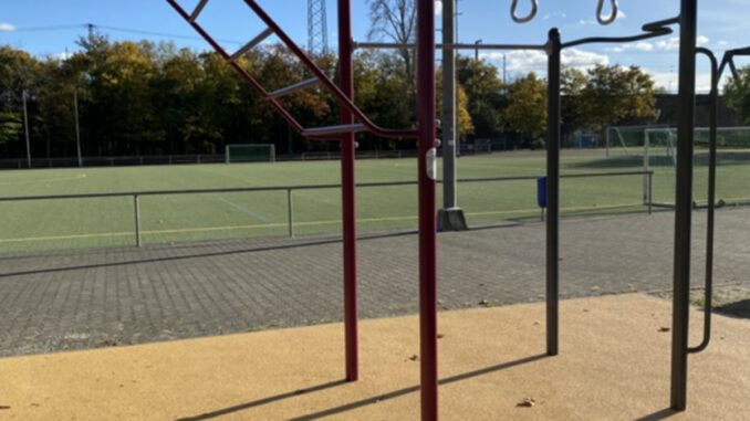 Amöneburg: Öffentliche Calisthenics Anlage und Basketballkorb auf dem Sportplatz freigegeben