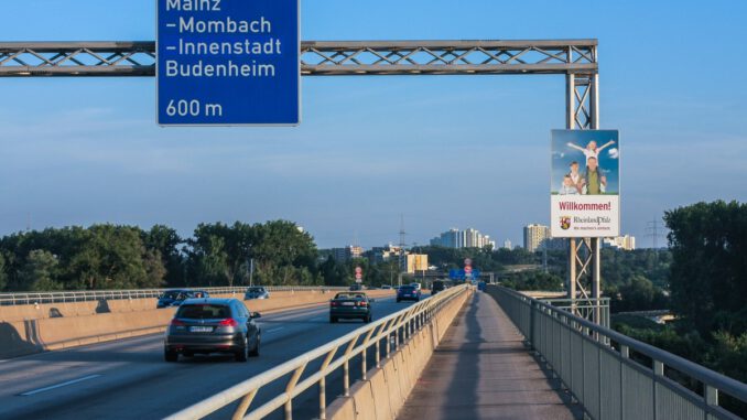 Landrat und Oberbürgermeister verlangen schnelle Teilöffnung der Abfahrt an der A643 bei Mainz Mombach