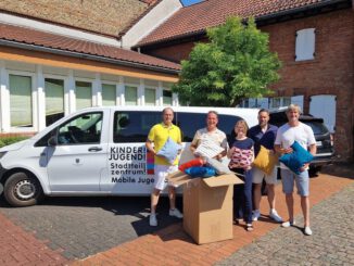 Lions Club übergibt rund 30 Kissen an Jugendräume in Wiesbadens östlichen Stadtteilen