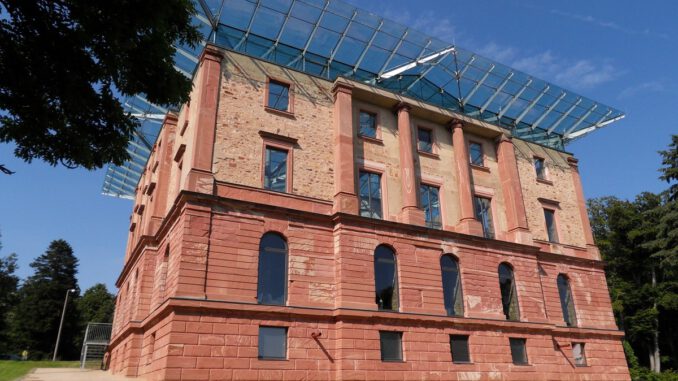 Parforcehörner und Bläserensemble spielen am Neujahrstag im Jagdschloss Platte Parforcehörner und Bläserensemble spielen am Neujahrstag im Jagdschloss Platte