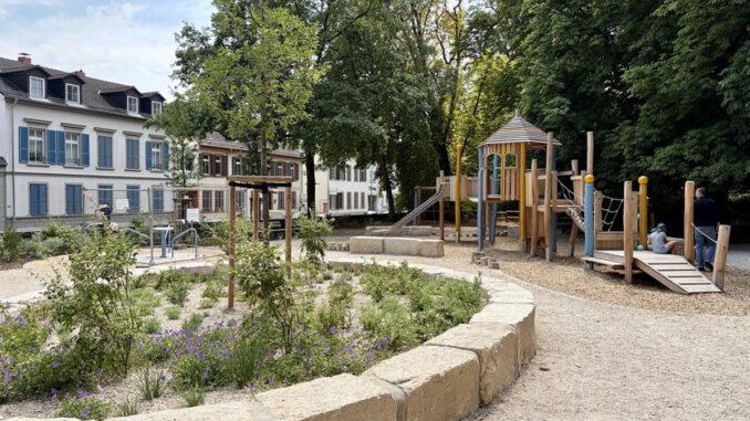 Spielplatz im Schlosspark Biebrich eröffnet mit inklusivem Angebot Spielplatz im Schlosspark Biebrich eröffnet mit inklusivem Angebot
