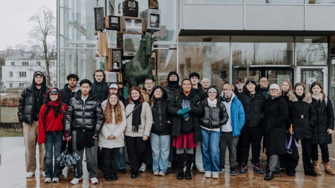 Teilnehmende aus drei Ländern präsentieren Medienprojekte in Wiesbaden Teilnehmende aus drei Ländern präsentieren Medienprojekte in Wiesbaden