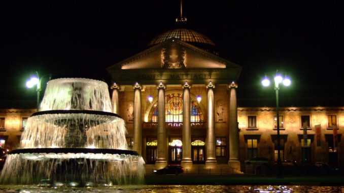 Wiesbaden setzt auf Drohnenshow und verschärfte Kontrollen für Silvester rund um das Bowling Green