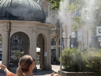 Wiesbaden stellt mobile Sprühnebelanlagen zur Abkühlung in der Innenstadt auf