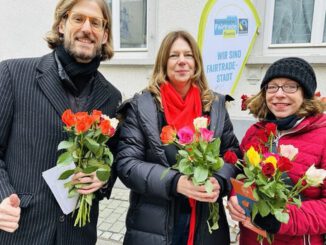 Wiesbaden verteilt Fairtrade-Rosen am Valentinstag und thematisiert Arbeitsbedingungen in Lieferketten